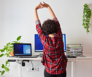 sitting desk vs sit-stand desk